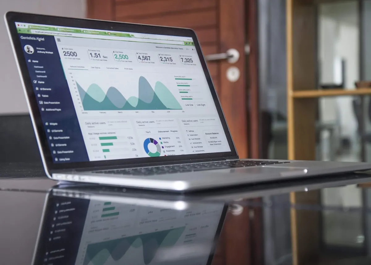 Análise de métricas e taxa de conversão em landing page de lançamento imobiliário