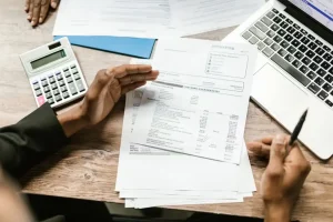 Quanto Investir em Marketing Imobiliário: Guia Definitivo de Alocação de VGV, CAC e ROI para Incorporadoras